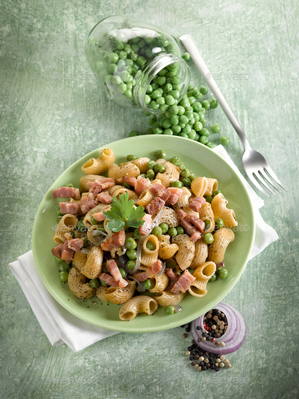 Pasta piselli pancetta vert alto Stock Photo by PhotoDune